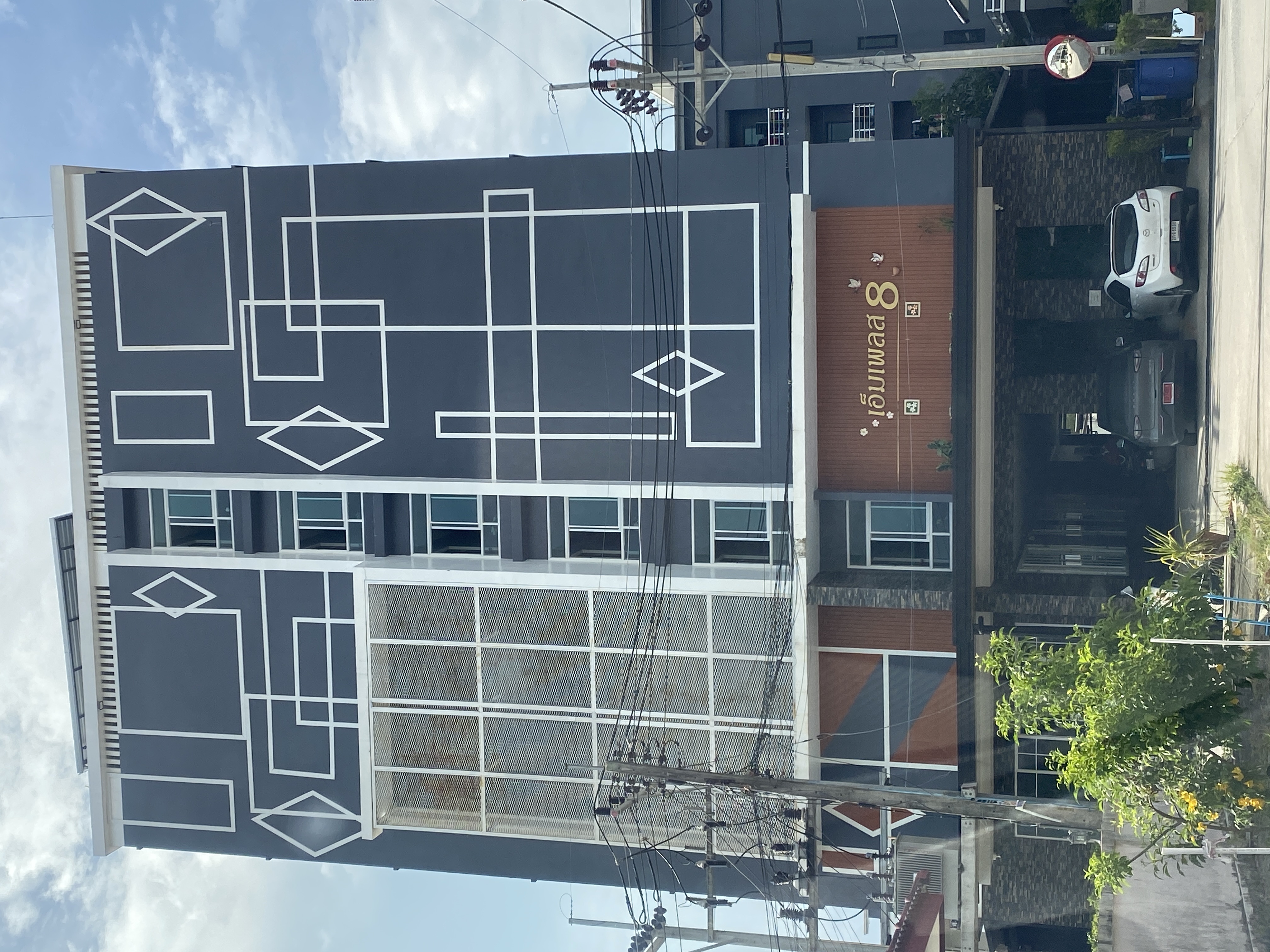 M place 8